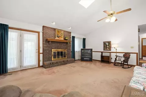 Living - 1027 Shadow Ridge Xing, O'fallon, IL 62269 photo 5 of 5