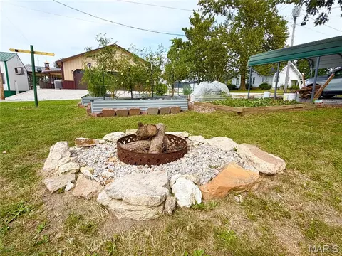 Exterior - 409 E Salling St, Perry, MO 63462 photo 11 of 15