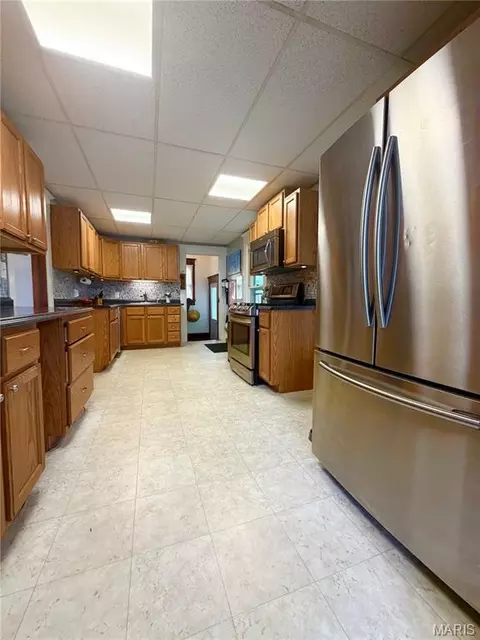Kitchen - 409 E Salling St, Perry, MO 63462 photo 2 of 5