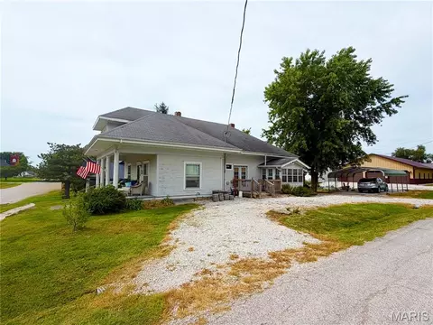 Exterior - 409 E Salling St, Perry, MO 63462 photo 4 of 15