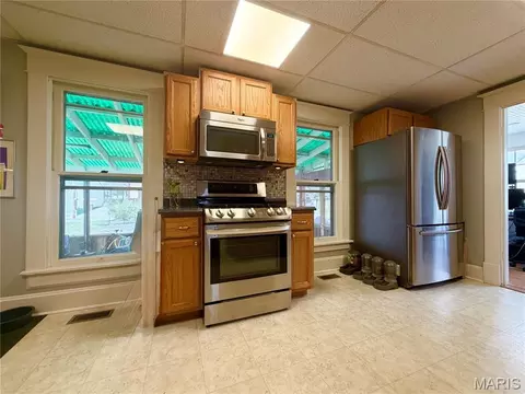 Kitchen - 409 E Salling St, Perry, MO 63462 photo 5 of 5