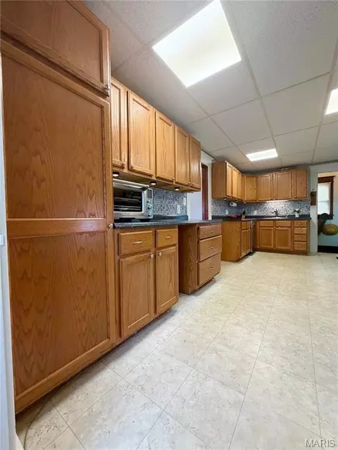 Kitchen - 409 E Salling St, Perry, MO 63462 photo 3 of 5