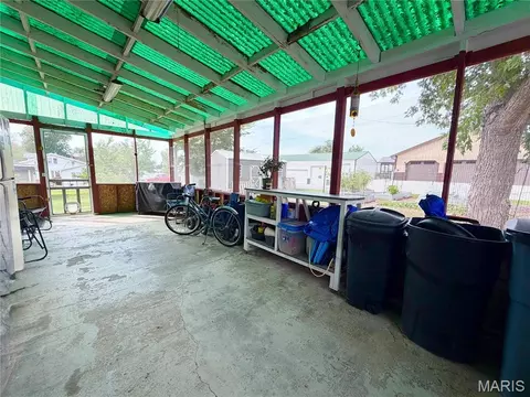 Exterior - 409 E Salling St, Perry, MO 63462 photo 7 of 15