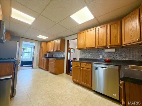 Kitchen - 409 E Salling St, Perry, MO 63462 photo 1 of 5