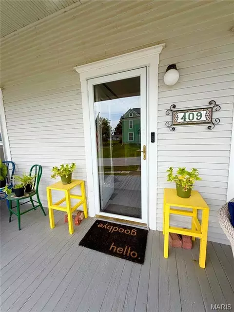 Exterior - 409 E Salling St, Perry, MO 63462 photo 6 of 15