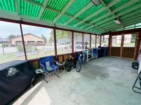 Exterior - 409 E Salling St, Perry, MO 63462 photo 8 of 15