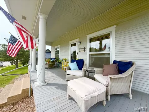 Exterior - 409 E Salling St, Perry, MO 63462 photo 5 of 15