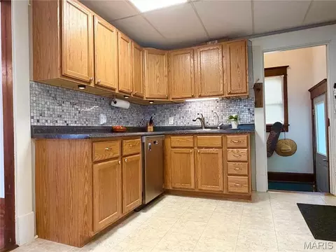 Kitchen - 409 E Salling St, Perry, MO 63462 photo 4 of 5
