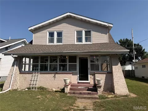 803 E Lorena Ave, Wood River, IL 62095