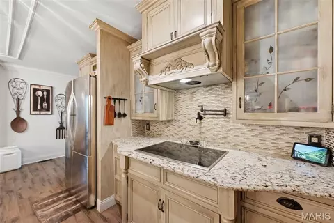 Kitchen - 6020 Lafayette Dr, Weldon Spring, MO 63304 photo 9 of 11