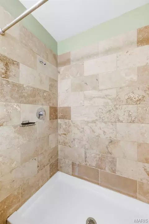 Bath - 6020 Lafayette Dr, Weldon Spring, MO 63304 photo 8 of 9