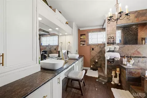 Bath - 6020 Lafayette Dr, Weldon Spring, MO 63304 photo 3 of 9