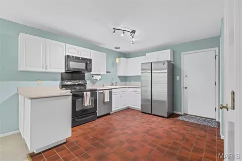 Kitchen - 718 Turtle Cv, Ballwin, MO 63011 photo 1 of 2