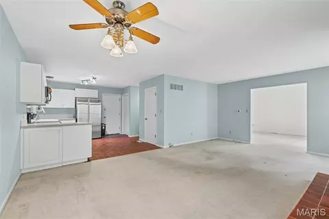 Living - 718 Turtle Cv, Ballwin, MO 63011 photo 4 of 4