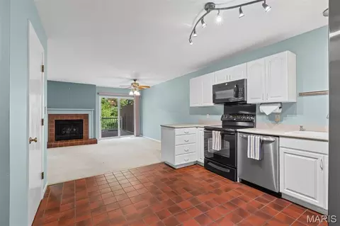 Kitchen - 718 Turtle Cv, Ballwin, MO 63011 photo 2 of 2