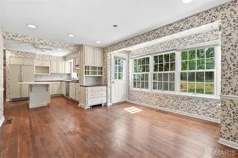 Kitchen - 2073 Willow Leaf Dr, Frontenac, MO 63131 photo 4 of 4