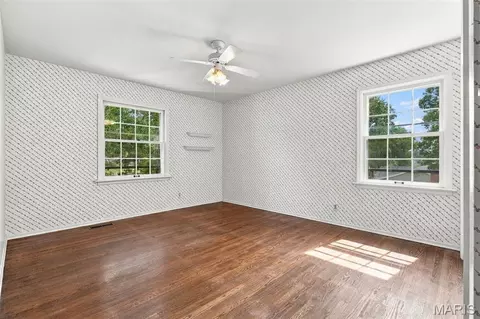 Bedroom - 2073 Willow Leaf Dr, Frontenac, MO 63131 photo 5 of 8