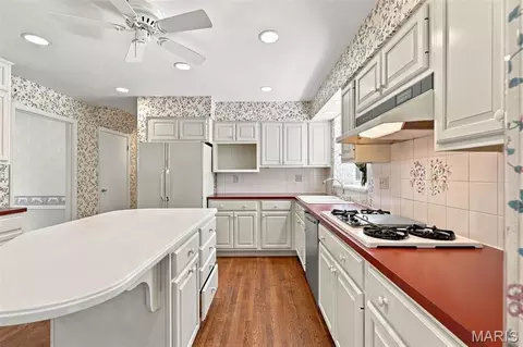 Kitchen - 2073 Willow Leaf Dr, Frontenac, MO 63131 photo 1 of 4