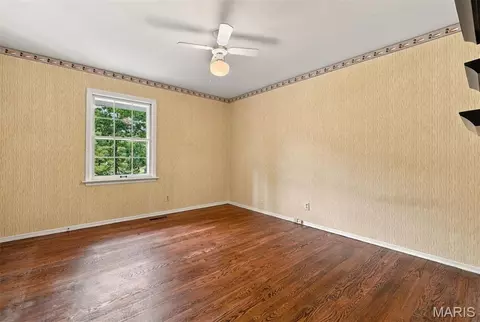 Bedroom - 2073 Willow Leaf Dr, Frontenac, MO 63131 photo 3 of 8