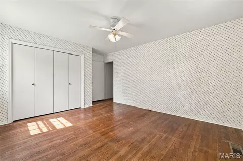 Bedroom - 2073 Willow Leaf Dr, Frontenac, MO 63131 photo 6 of 8
