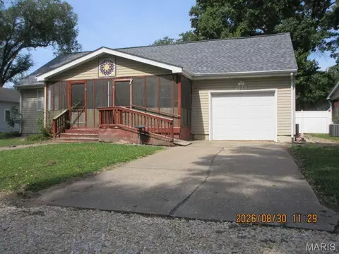 2415 N Carolina St, Louisiana, MO 63353