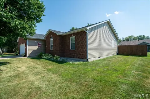 Exterior - 830 S Central St, Centralia, MO 65240 photo 2 of 6