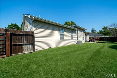 Exterior - 830 S Central St, Centralia, MO 65240 photo 3 of 6