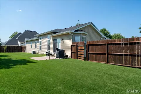 Exterior - 830 S Central St, Centralia, MO 65240 photo 5 of 6