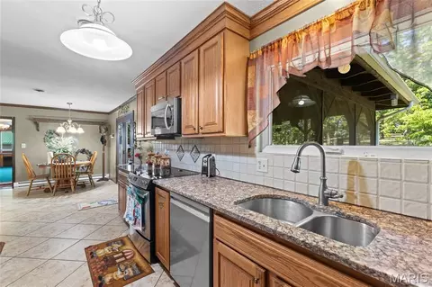 Kitchen - 1466 Neff Rd, Saint Clair, MO 63077 photo 3 of 3