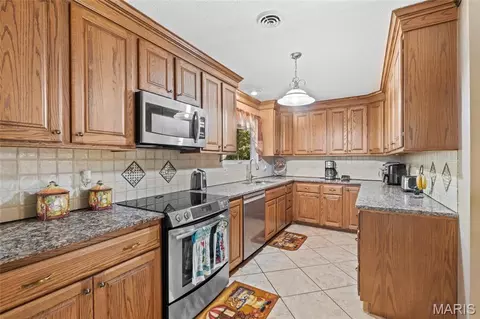 Kitchen - 1466 Neff Rd, Saint Clair, MO 63077 photo 2 of 3