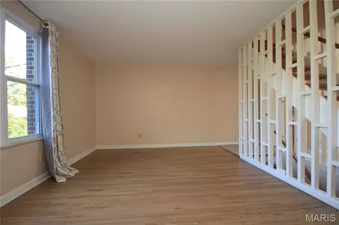 Living - 35 Tower Hill Ct, Olivette, MO 63132 photo 2 of 9