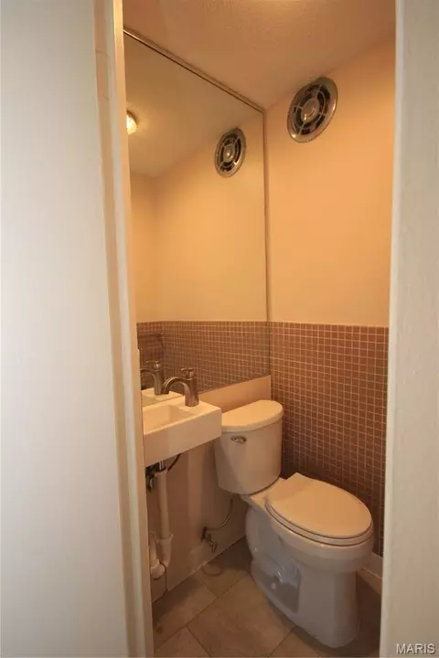 Bath - 35 Tower Hill Ct, Olivette, MO 63132 photo 1 of 4