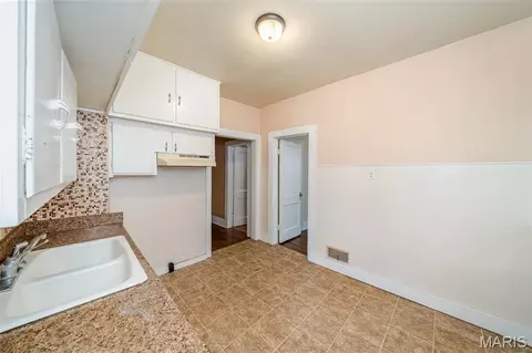 Entry Way - 345 E Springfield Ave, Saint Clair, MO 63077 photo 1 of 4