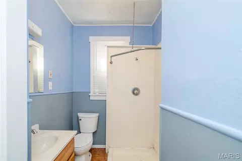 Bath - 345 E Springfield Ave, Saint Clair, MO 63077 photo 1 of 2