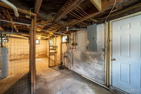Entry Way - 345 E Springfield Ave, Saint Clair, MO 63077 photo 4 of 4