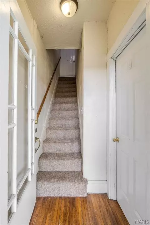Entry Way - 345 E Springfield Ave, Saint Clair, MO 63077 photo 2 of 4