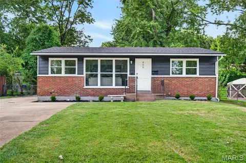 905 Campion Ln, Florissant, MO 63031