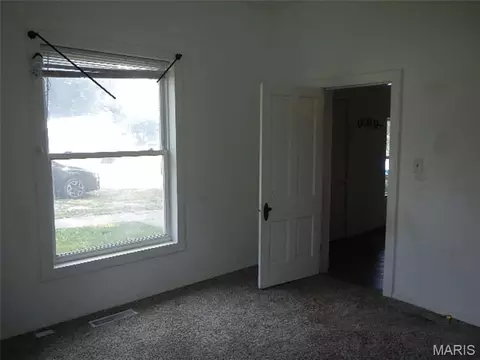 Bedroom - 412 1st St, Mokane, MO 65059 photo 2 of 2