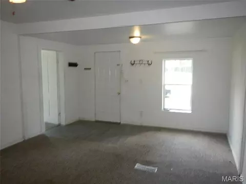 Living - 412 1st St, Mokane, MO 65059 photo 1 of 3