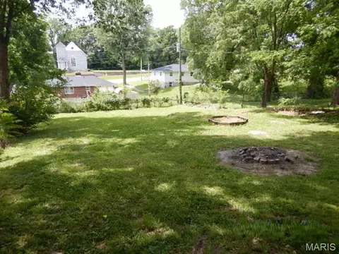 Exterior - 412 1st St, Mokane, MO 65059 photo 2 of 2