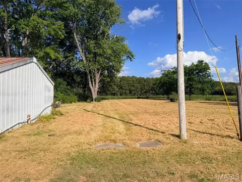 Exterior - 619 E Bims Rd, Brussels, IL 62013 photo 5 of 8