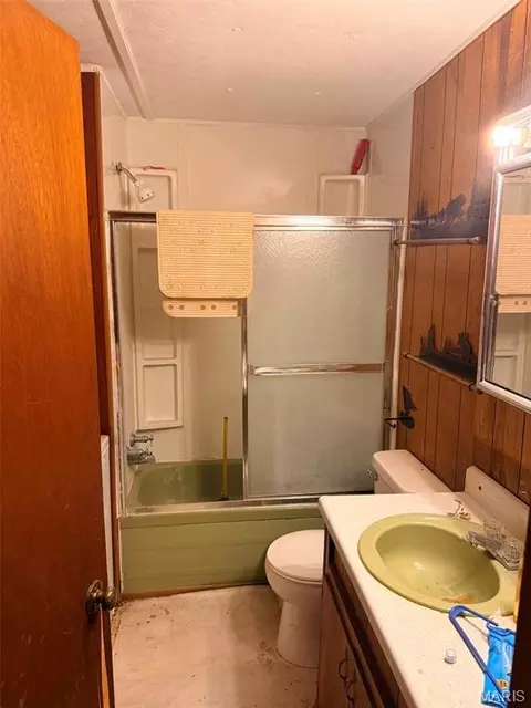 Bath - 619 E Bims Rd, Brussels, IL 62013 photo 1 of 1