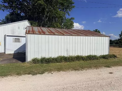 Exterior - 619 E Bims Rd, Brussels, IL 62013 photo 4 of 8