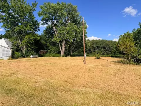 Exterior - 619 E Bims Rd, Brussels, IL 62013 photo 6 of 8