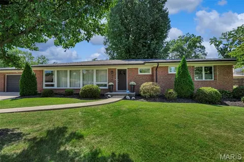 705 Cordell Ct, Saint Louis, MO 63132