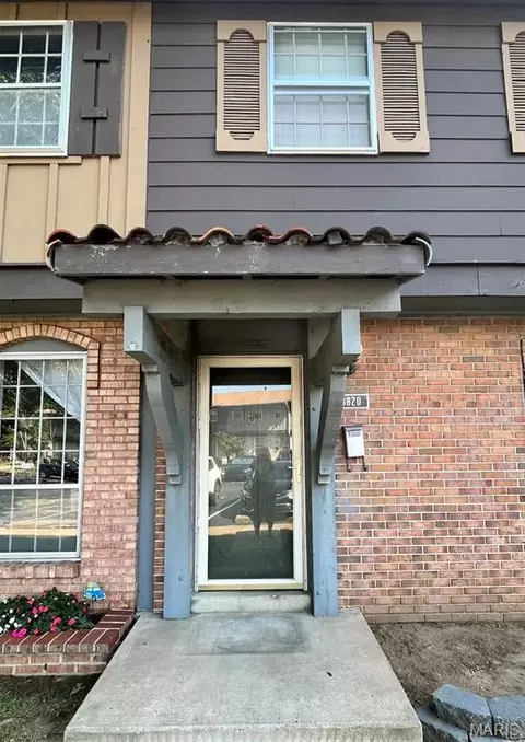 8820 Santa Bella Dr, Hazelwood, MO 63042