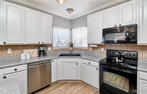 Kitchen - 233 Spring Borough Dr, O'fallon, MO 63368 photo 2 of 4