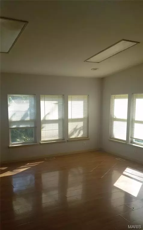 Living - 22287 Muse Rd, Wright City, MO 63390 photo 3 of 5