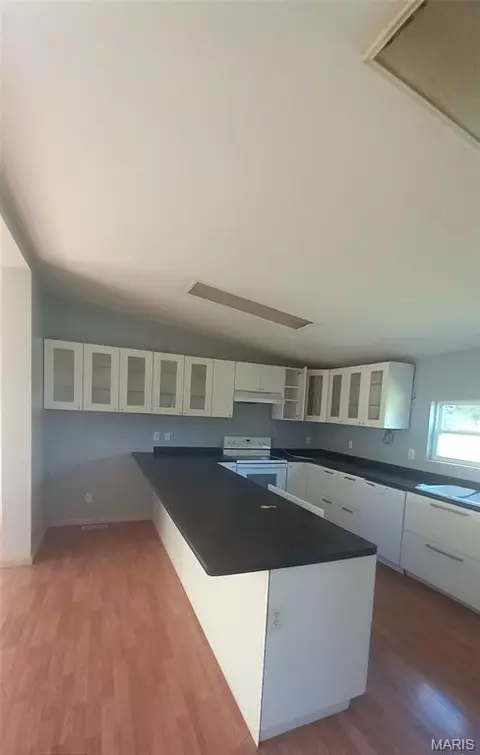 Kitchen - 22287 Muse Rd, Wright City, MO 63390 photo 3 of 4