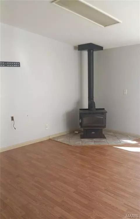 Living - 22287 Muse Rd, Wright City, MO 63390 photo 2 of 5